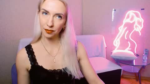 cute_smile_shy online show from November 18, 2025, 9:08 pm