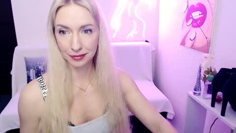 cute_smile_shy online show from February 21, 2026, 10:33 pm