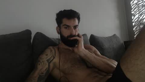 cuteeboy online show from November 16, 2025, 8:42 am