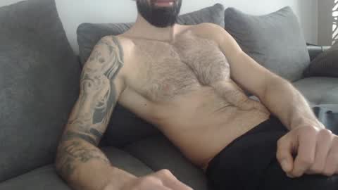 cuteeboy online show from April 21, 2026, 5:47 am