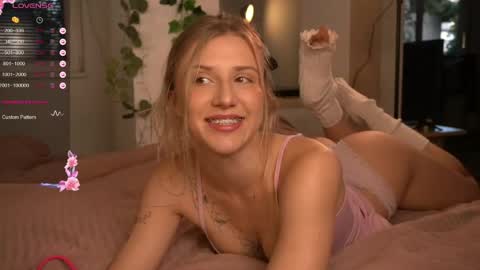 Snapshot of cuteeeeealina chatting on May 25, 2026, 4:29 am Alina online show from May 25, 2026, 4:29 am