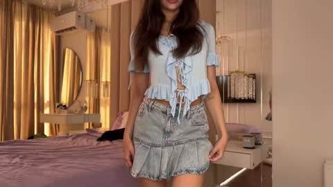 Elsa online show from September 23, 2025, 7:33 am