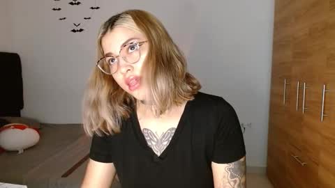 isabella online show from January 10, 2026, 5:37 pm