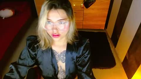 Snapshot of cuteisabella_a chatting on July 24, 2026, 8:51 pm isabella online show from July 24, 2026, 8:51 pm