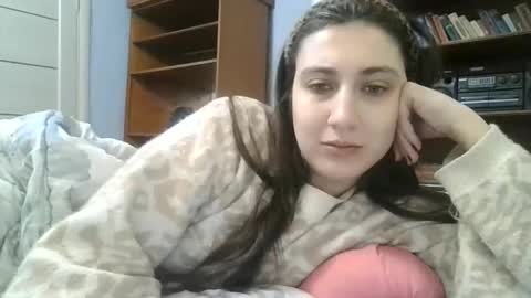 cutekattie online show from December 17, 2025, 5:57 am