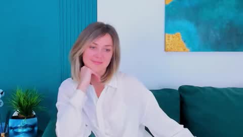 cutemirage online show from September 26, 2025, 2:43 pm