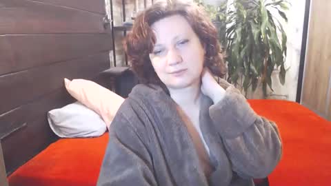 Snapshot of cutemoan chatting on May 2, 2026, 9:42 pm Rita online show from May 2, 2026, 9:42 pm