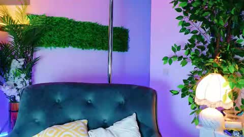 cuteness__girl online show from September 25, 2025, 6:06 am