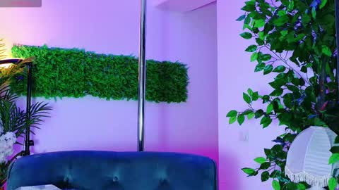 cuteness__girl online show from November 11, 2025, 7:30 am