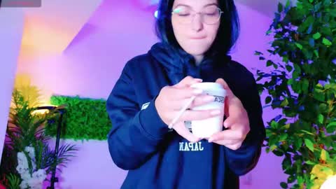 cuteness__girl online show from November 20, 2025, 7:08 am