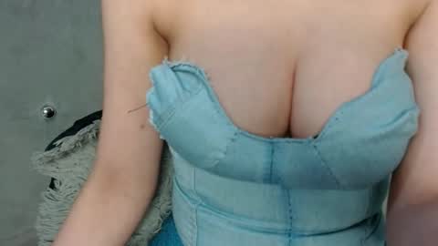 Snapshot of cutesophia11 chatting on January 31, 2025, 5:09 am sophia online show from January 31, 2025, 5:09 am