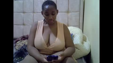 cutestebony1 online show from October 7, 2025, 1:36 am