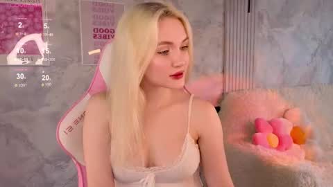 Snapshot of cutie_angels chatting on July 3, 2026, 4:52 am HelloMy name Eva online show from July 3, 2026, 4:52 am