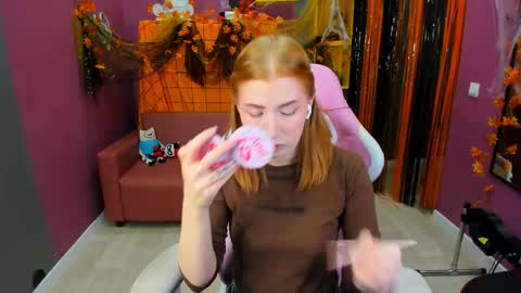 Lina online show from October 21, 2025, 8:37 am