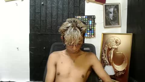 cutie_mico online show from March 12, 2025, 9:02 am