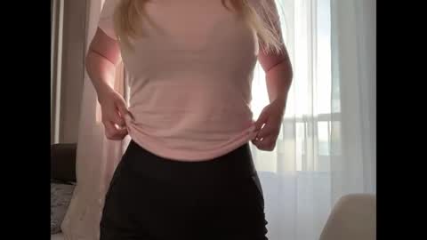 Chloe online show from March 30, 2026, 12:17 pm