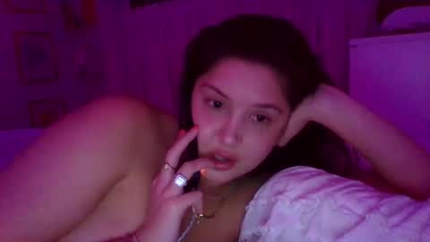 Cutieoggg420 online show from December 24, 2024, 3:49 am