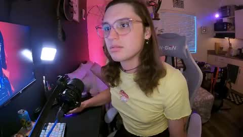 cutiepiescarlett online show from May 22, 2026, 2:30 am