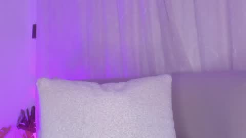 Hannah online show from April 18, 2026, 7:07 pm