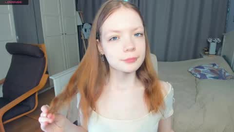 Snapshot of cuty_petite chatting on June 4, 2026, 5:57 am Anne online show from June 4, 2026, 5:57 am