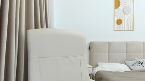 Eva online show from December 13, 2024, 8:58 pm