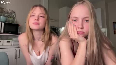 Im Emi streaming with my friend Reyna today online show from March 5, 2026, 3:08 pm