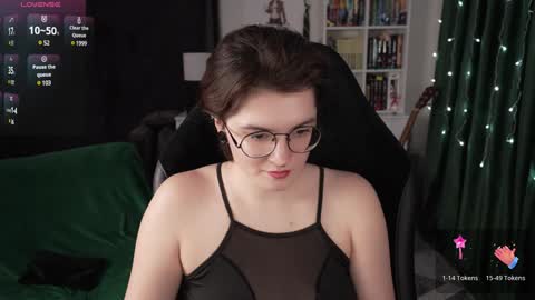 Helen Blossom online show from January 3, 2025, 11:01 pm