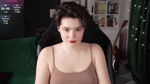 Helen Blossom online show from February 18, 2025, 7:52 pm