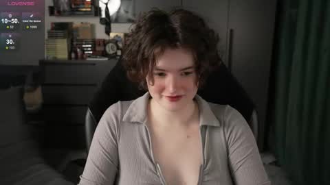 Helen Blossom online show from April 17, 2026, 1:14 pm