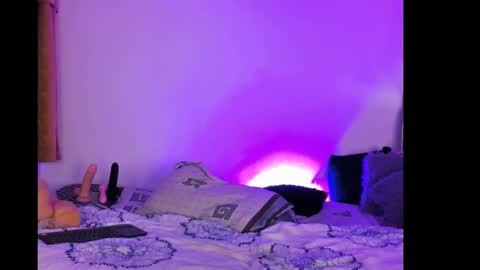 cynthiaa33 online show from February 19, 2025, 3:06 am