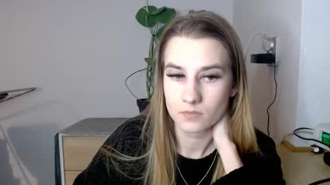 CyntiaNatural online show from February 4, 2025, 6:49 pm