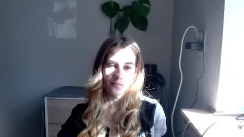 CyntiaNatural online show from March 6, 2025, 10:30 am