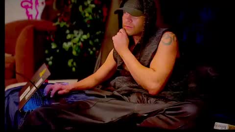 Cyrus DeLux online show from May 27, 2026, 10:18 pm