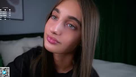 Isabella online show from October 19, 2025, 12:55 am