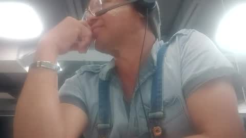 d619627 online show from November 3, 2025, 6:31 pm