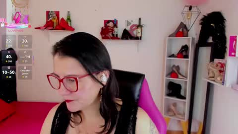 Mia  online show from September 18, 2025, 12:40 pm