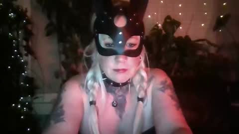 daddiesnaughtygirl85 online show from March 16, 2026, 5:44 am