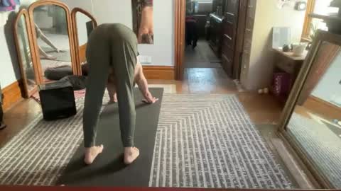 daddnextdoor online show from October 3, 2025, 6:05 pm