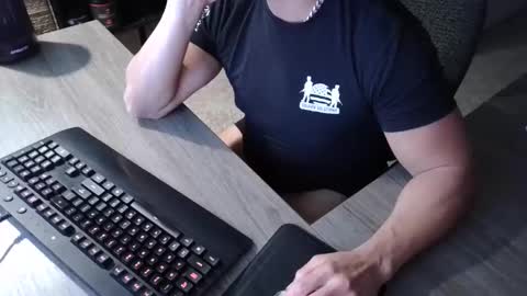 Snapshot of daddydilf4you chatting on January 16, 2026, 4:38 am daddydilf4you online show from January 16, 2026, 4:38 am