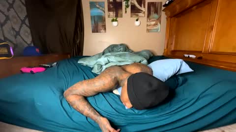 sexy tatted king bbc online show from December 4, 2024, 9:40 am
