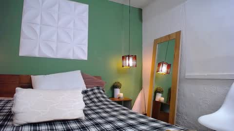 Valen online show from December 5, 2024, 5:50 pm