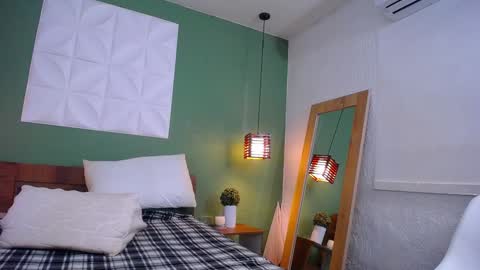 Valen online show from January 4, 2025, 4:54 pm