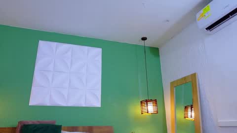 Valen online show from January 28, 2025, 2:21 pm