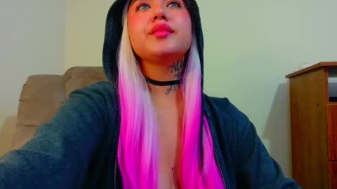 Valen online show from October 13, 2025, 3:39 am