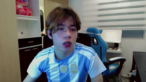 dae_lune online show from February 18, 2026, 11:22 pm