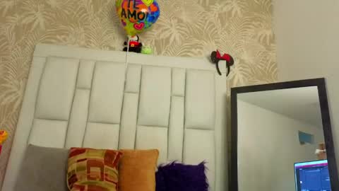 daffnelewis online show from April 20, 2026, 11:02 am