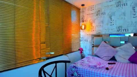 dafne_20 online show from October 14, 2025, 7:58 pm