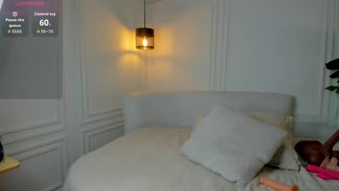 dafne_hillss online show from April 7, 2026, 11:21 am