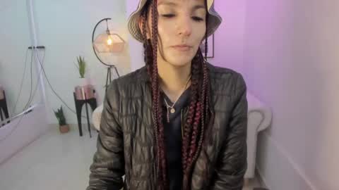 dafne huges online show from December 15, 2024, 12:06 pm