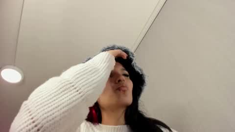 dafne huges online show from December 24, 2024, 9:33 pm